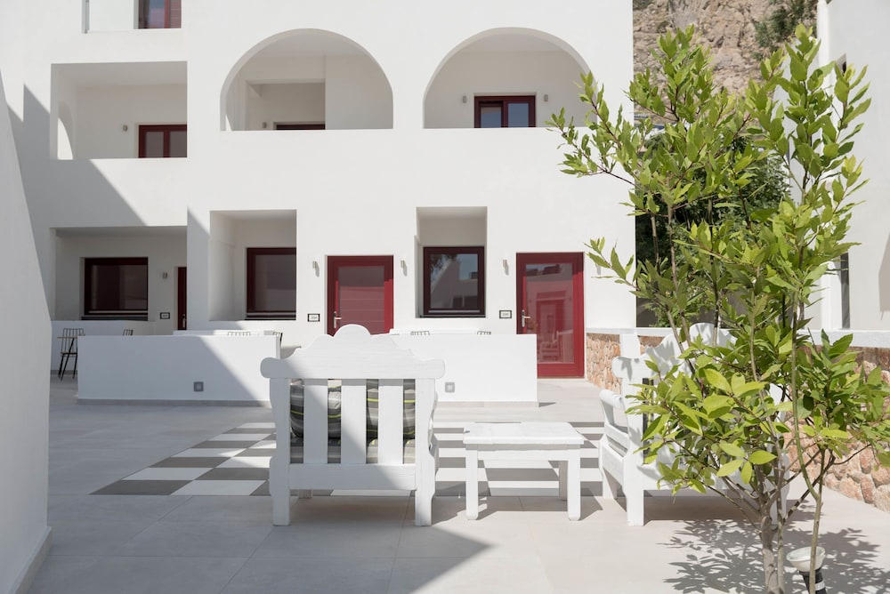 MAR N MAR CROWN SANTORINI HOTEL AND SUITES in SANTORINI