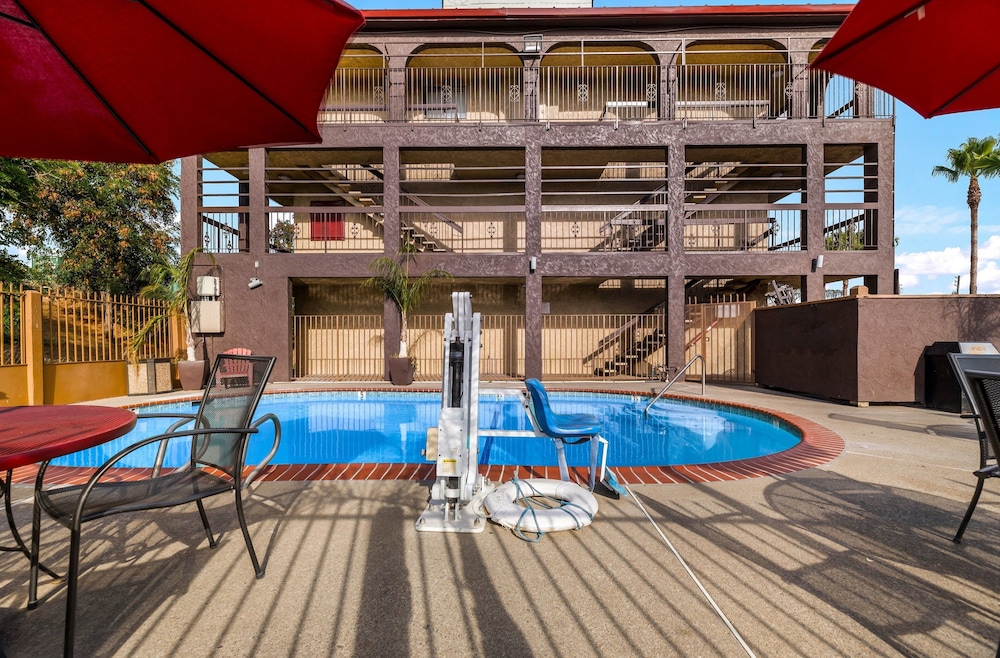 Red Roof Inn Stockton 5/33
