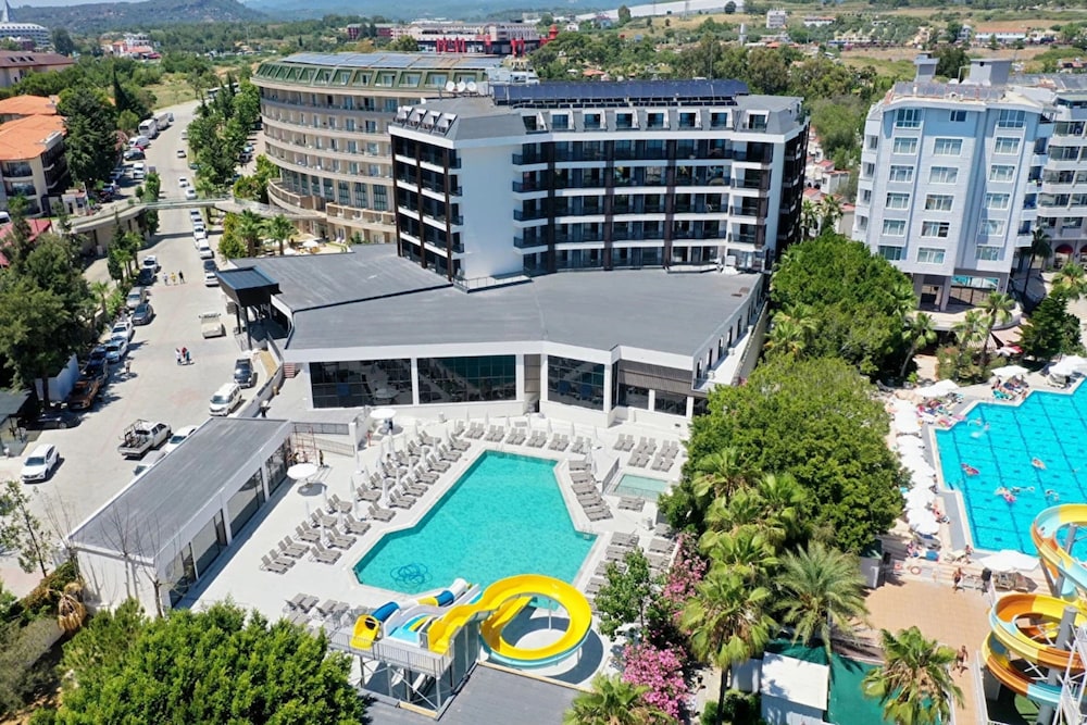 Grand Paradise Hotel 5/50