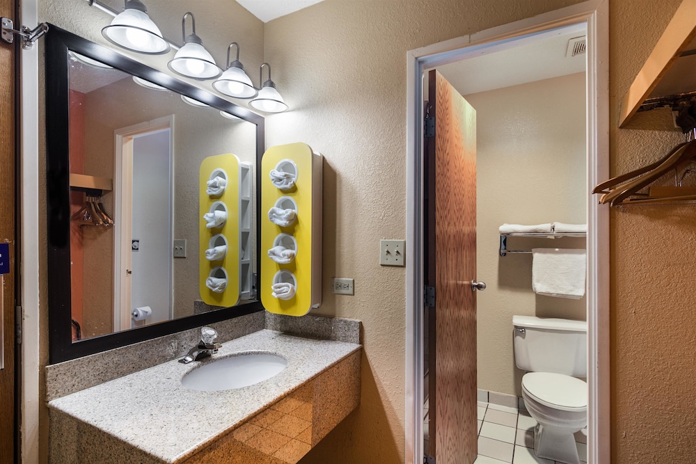 Motel6 Libertyville, IL 45/50