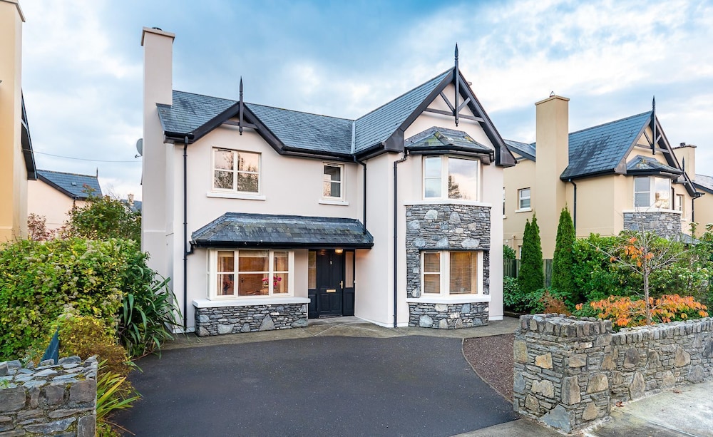 Foley's Guesthouse Hotel 38/43