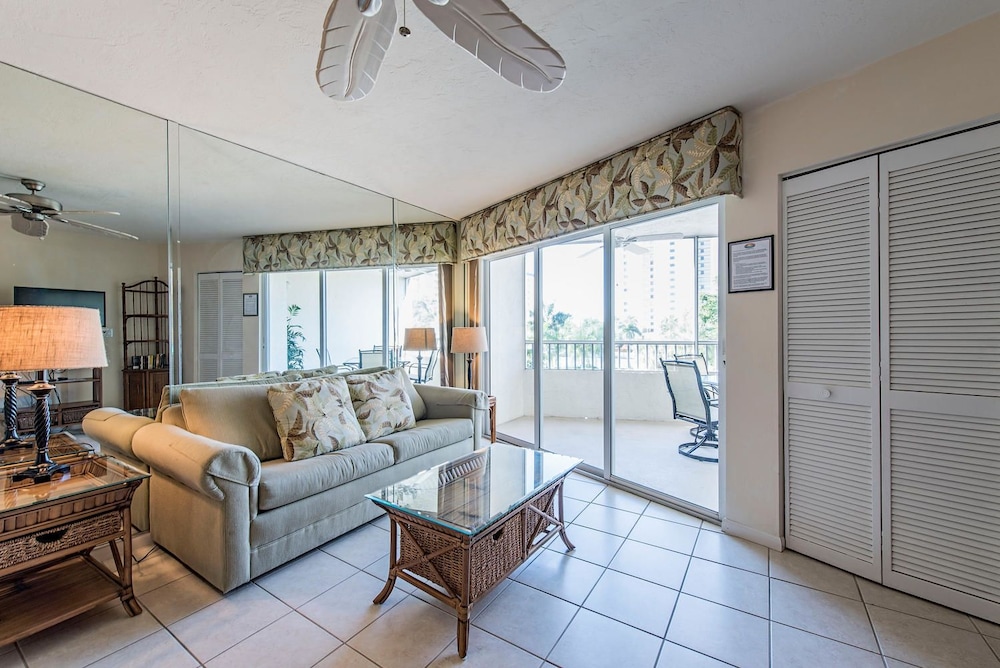 Marco Beach Vacation Suites 43/73