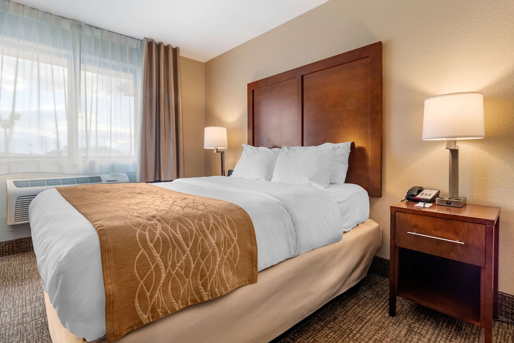 غرفة بسرير مزدوج لذوي الإعاقة