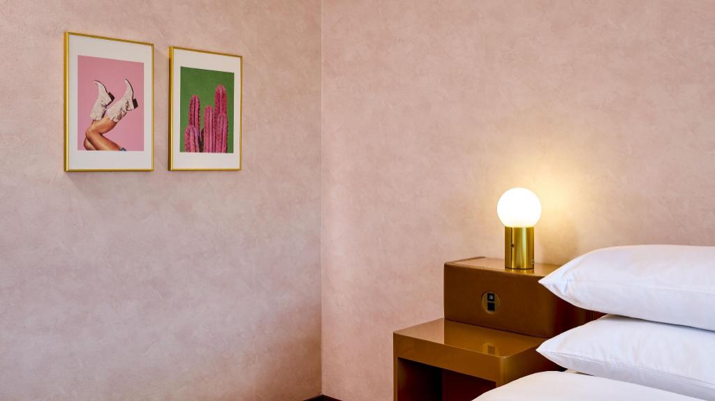State, Junior Suite, King Bed, Capitol View