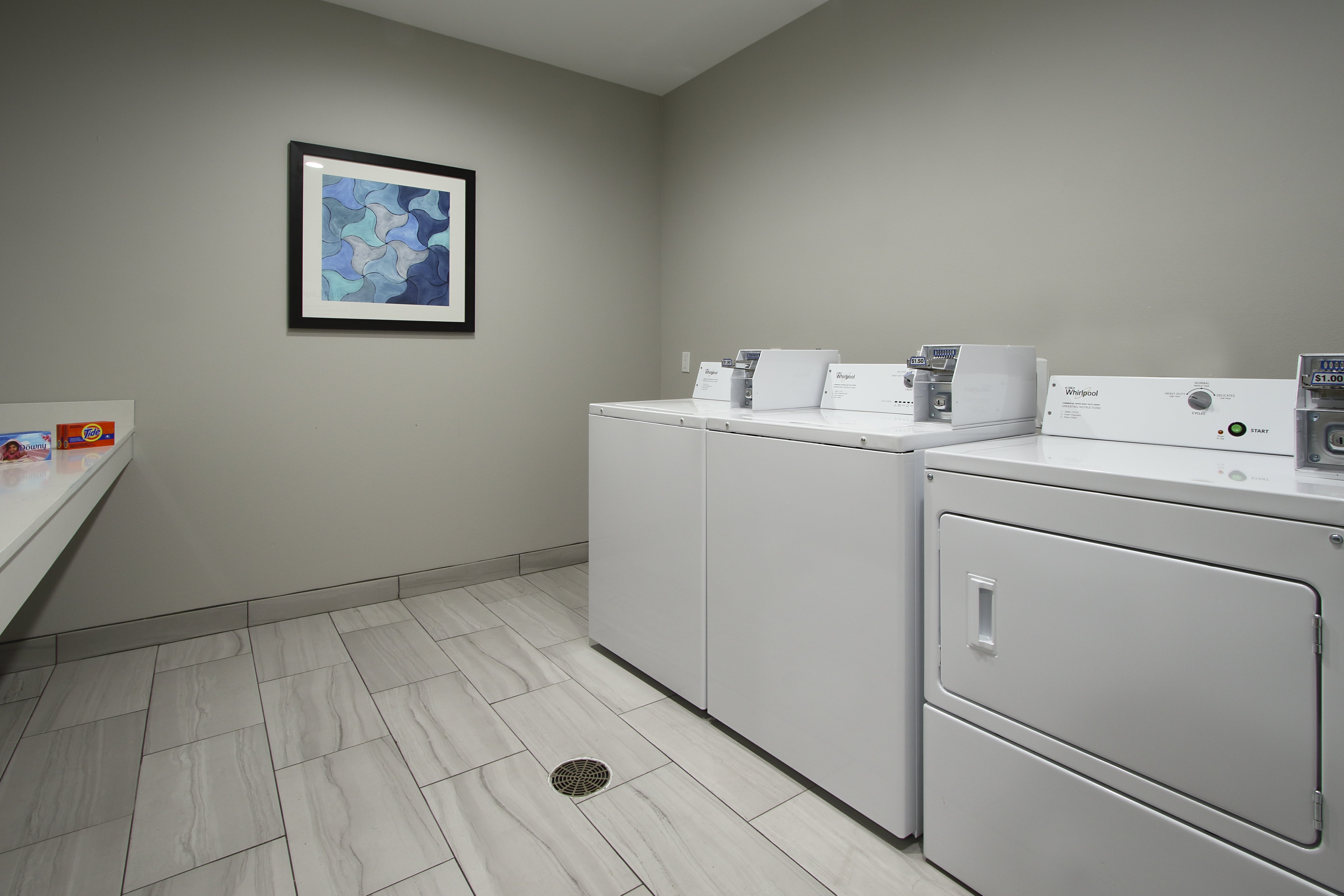 Holiday Inn Express & Suites Lake Charles South Casino Area 15/55