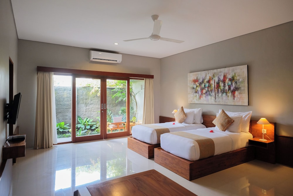 4 BEDROOMS, POOL, VILLA