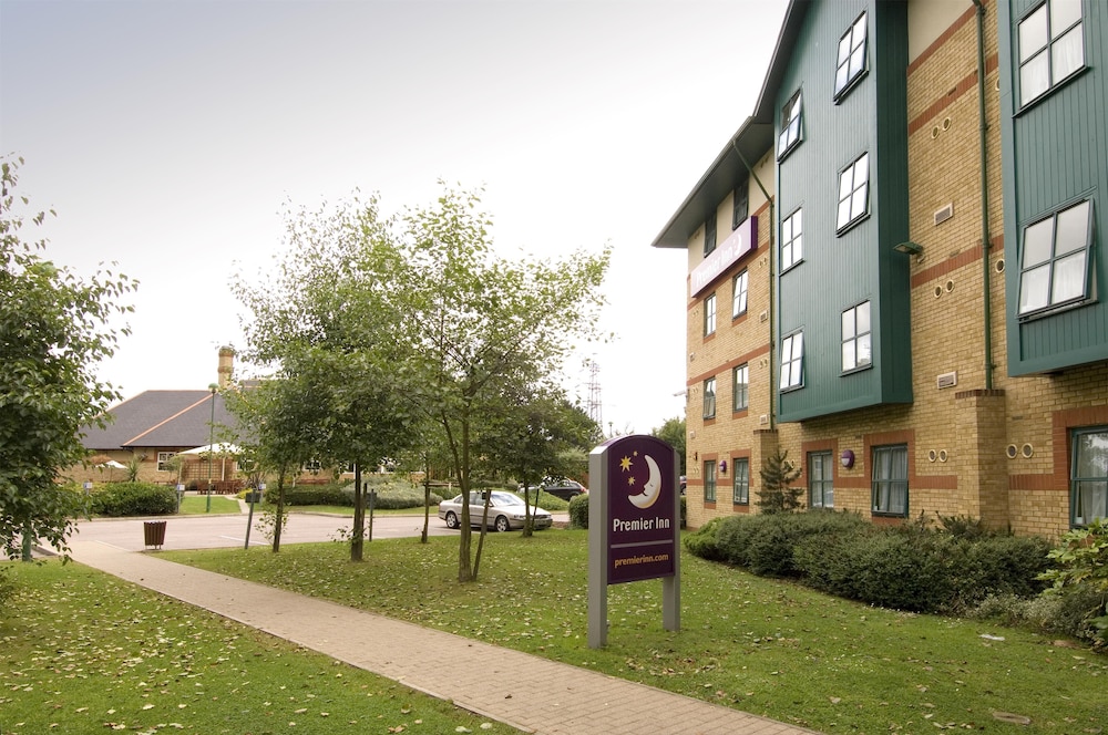 Premier Inn Luton (Airport) hotel 40/53