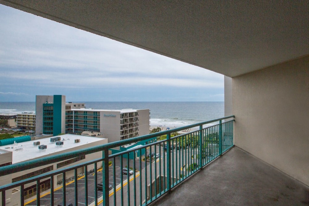 Sand Dunes Resort Hotel 6/50