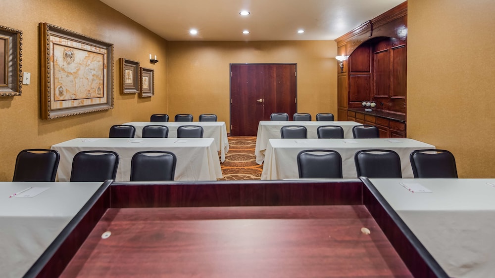 Best Western Plus Crown Colony Inn and Suites 41/59