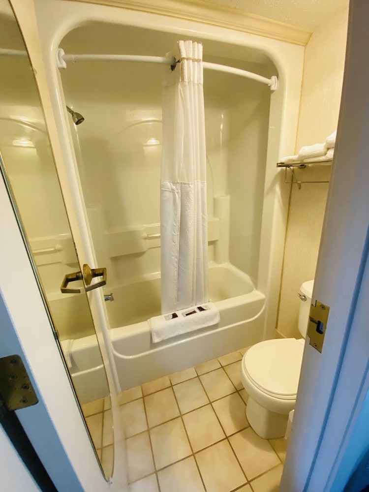 Harrisonville Inn & Suites 23/29