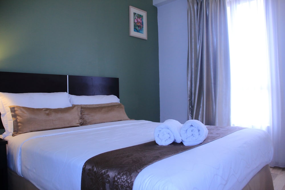 DELUXE, DOUBLE BED
