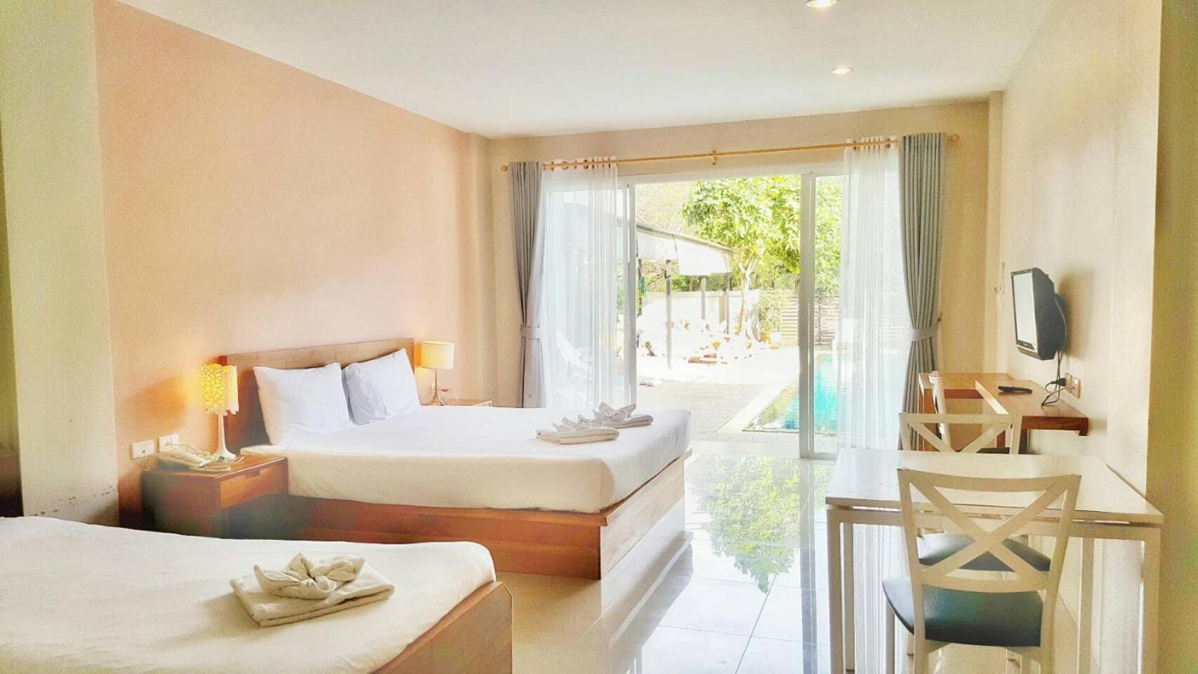 Room, Pool Access