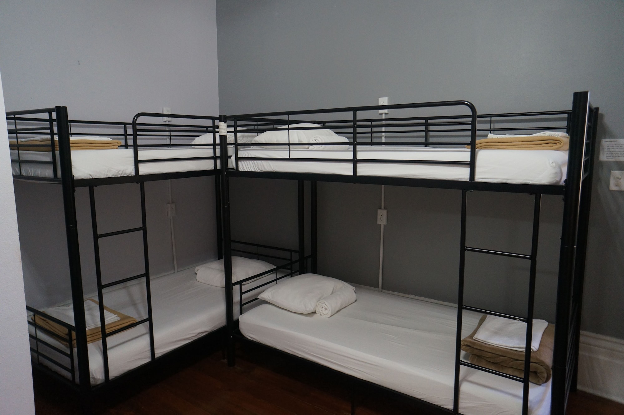 FEMALE DORM, FEMALE ONLY, 3 BUNK BEDS, SHARED BATHROOM