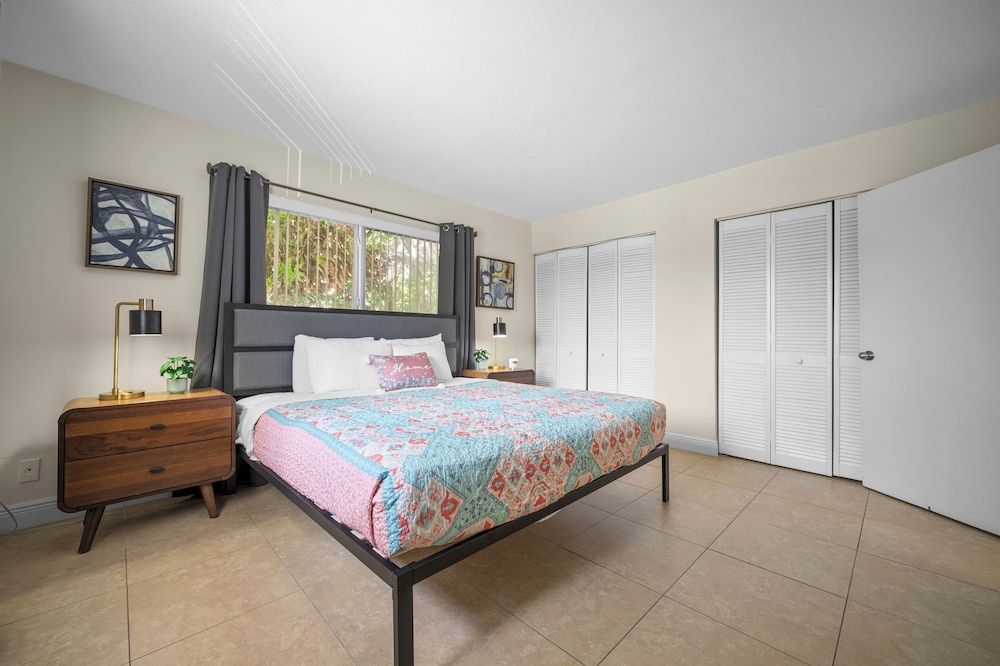 Coco Palms Apartments by Lowkl 3/28