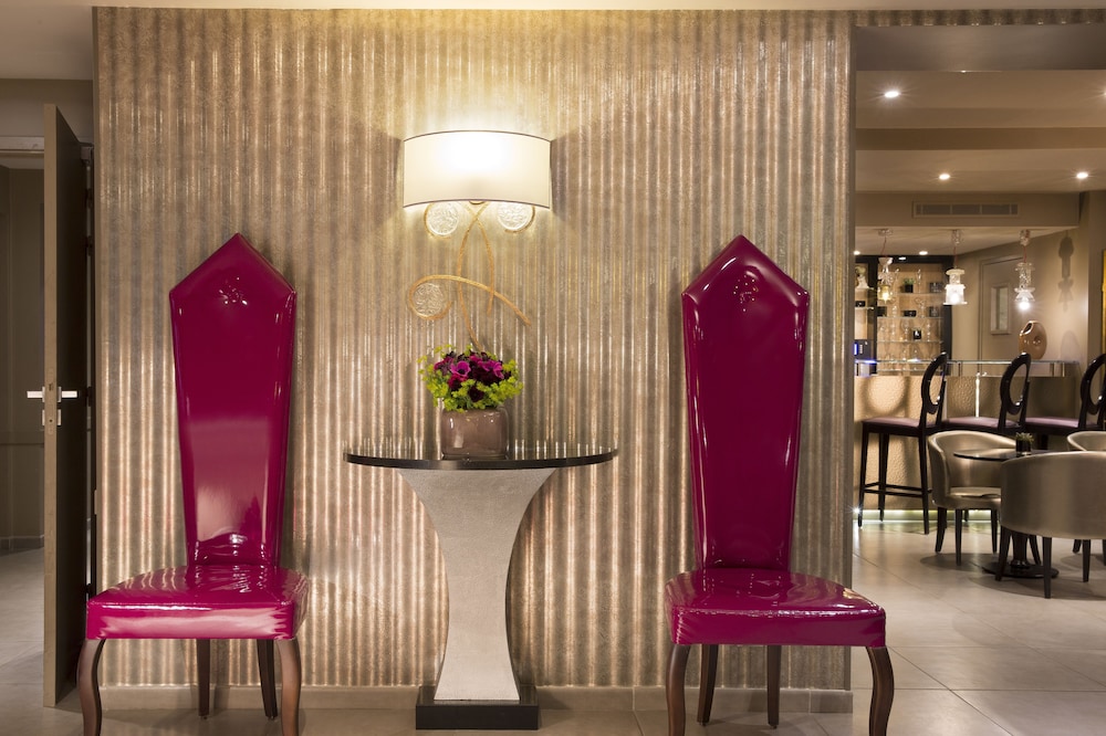 Hotel Mondial 77/100