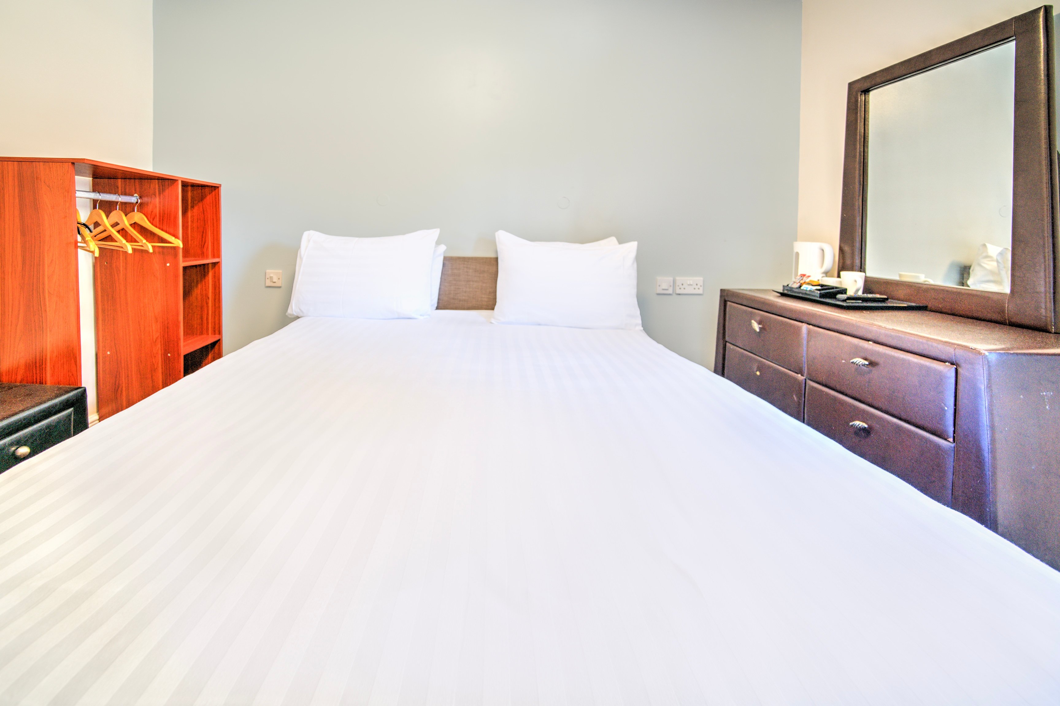 GO2 Gloucester Hotel by OYO 18/40
