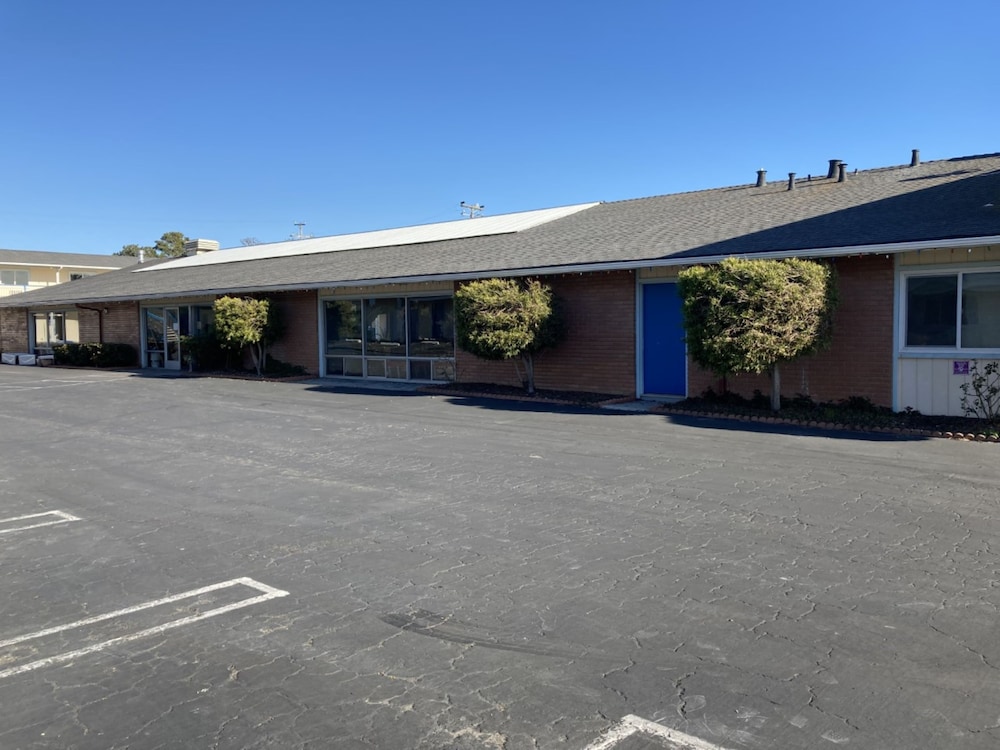 Coast Riders Inn 40/50
