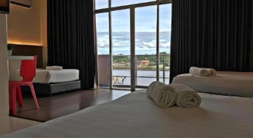 Place2Stay Business Hotel - Waterfront 24/48