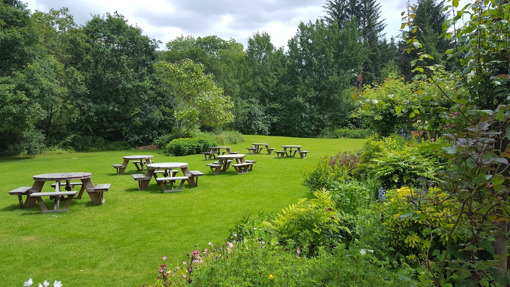 OYO Flagship Nant Ddu Lodge Hotel & Spa 65/70