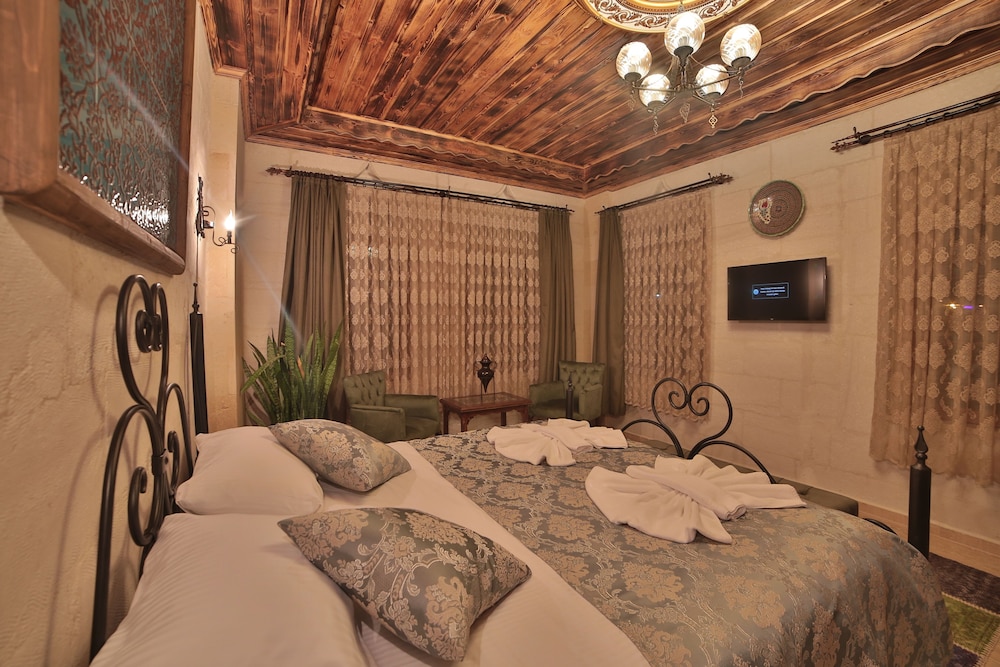 Caravanserai Inn Hotel 12/50