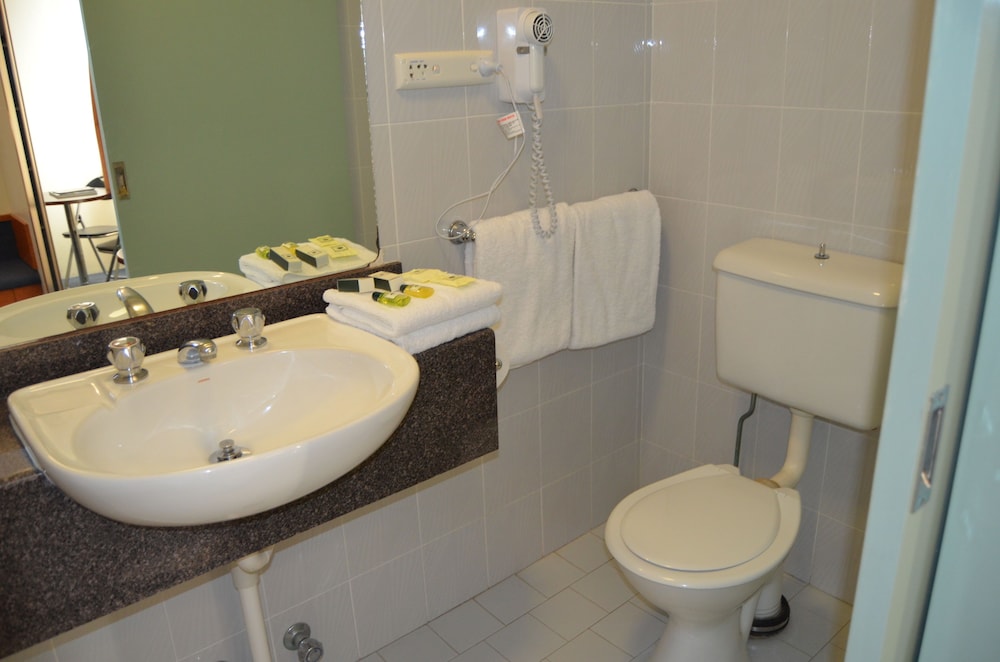 Devere Hotel 48/53