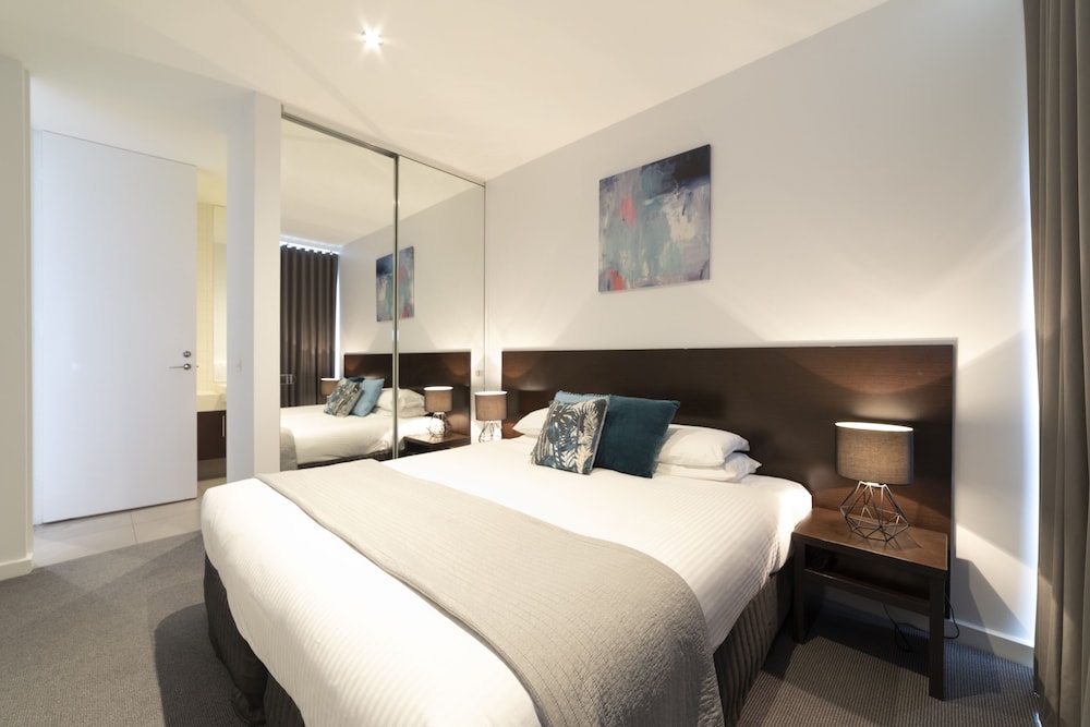 The Dolphin Apartments 18/69