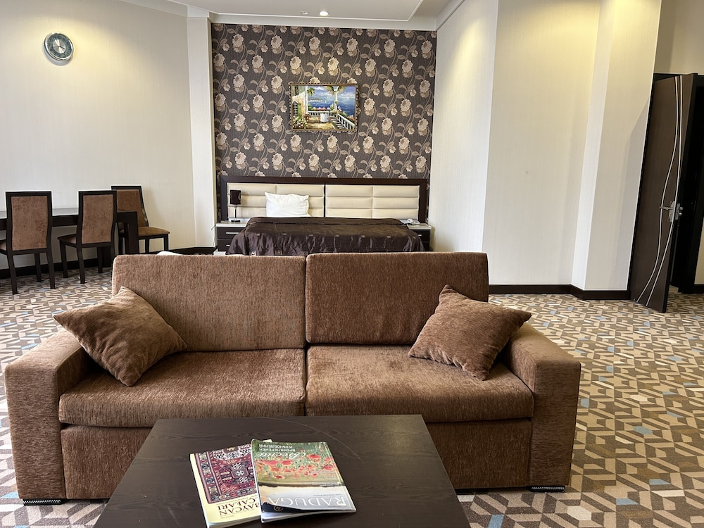 Aysberq Hotel 30/50