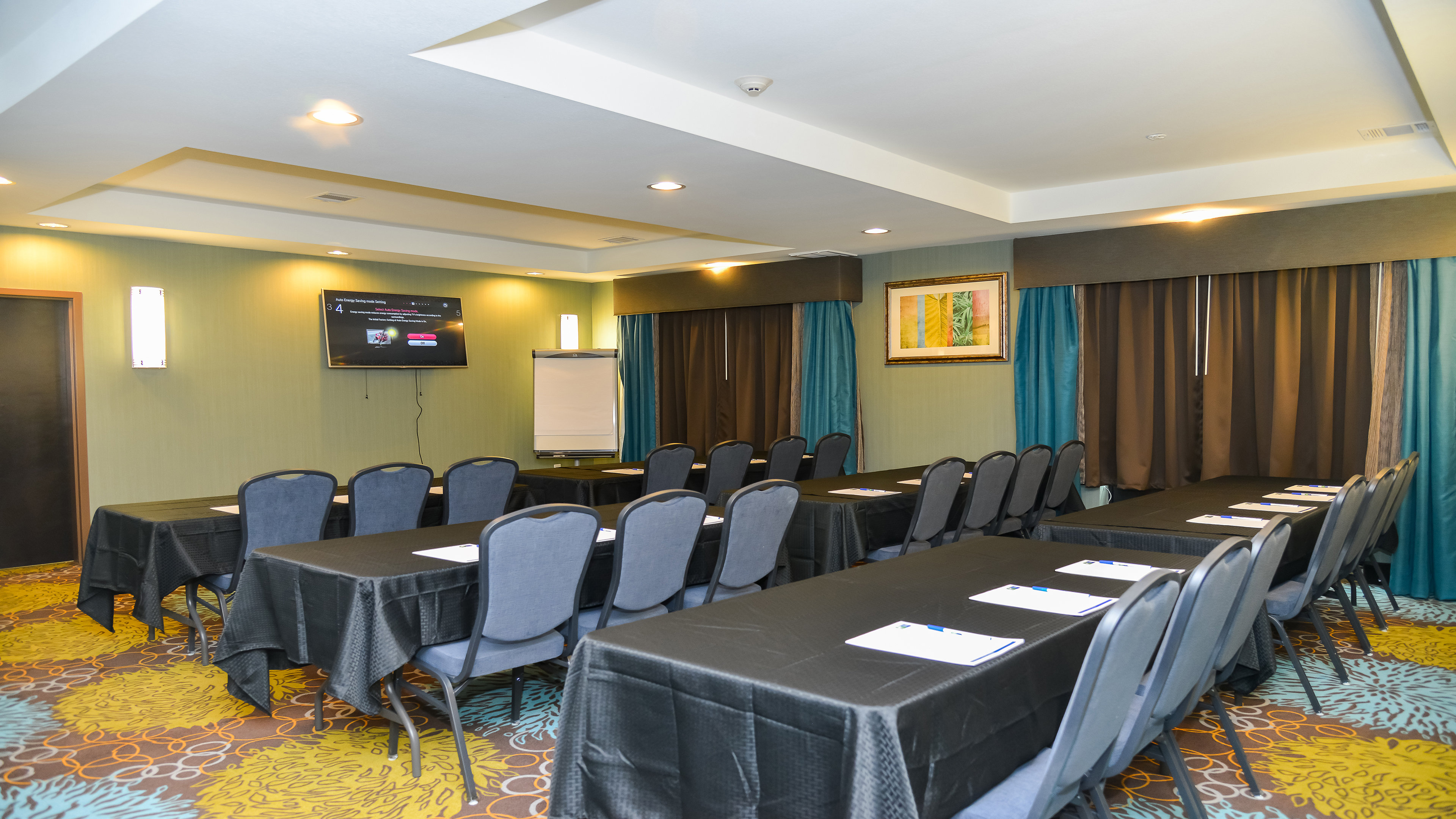 Holiday Inn Express Suites Cuero 42/52