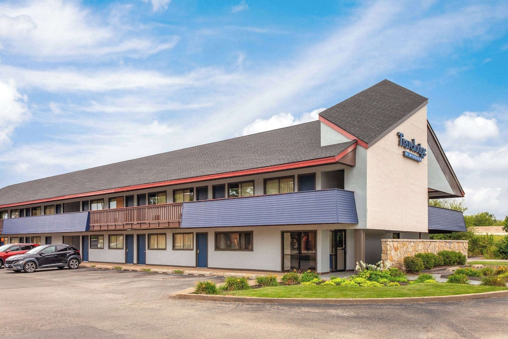 Travelodge by Wyndham Peoria 10/52
