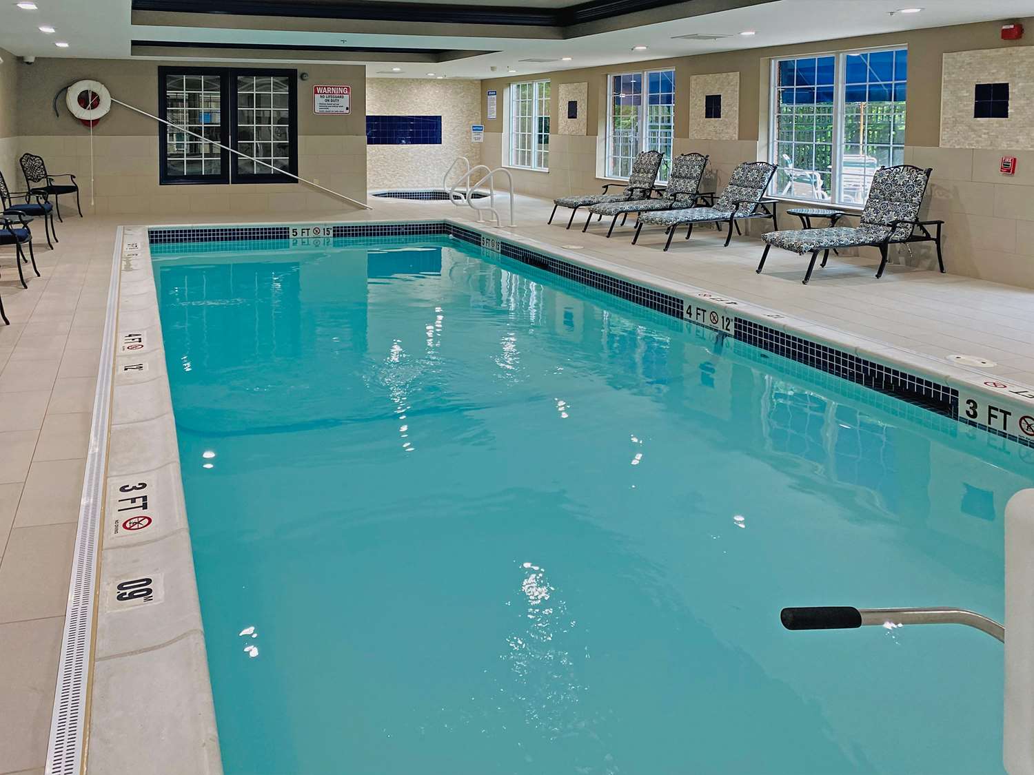 Comfort Inn & Suites Sturbridge-Brimfield 32/54