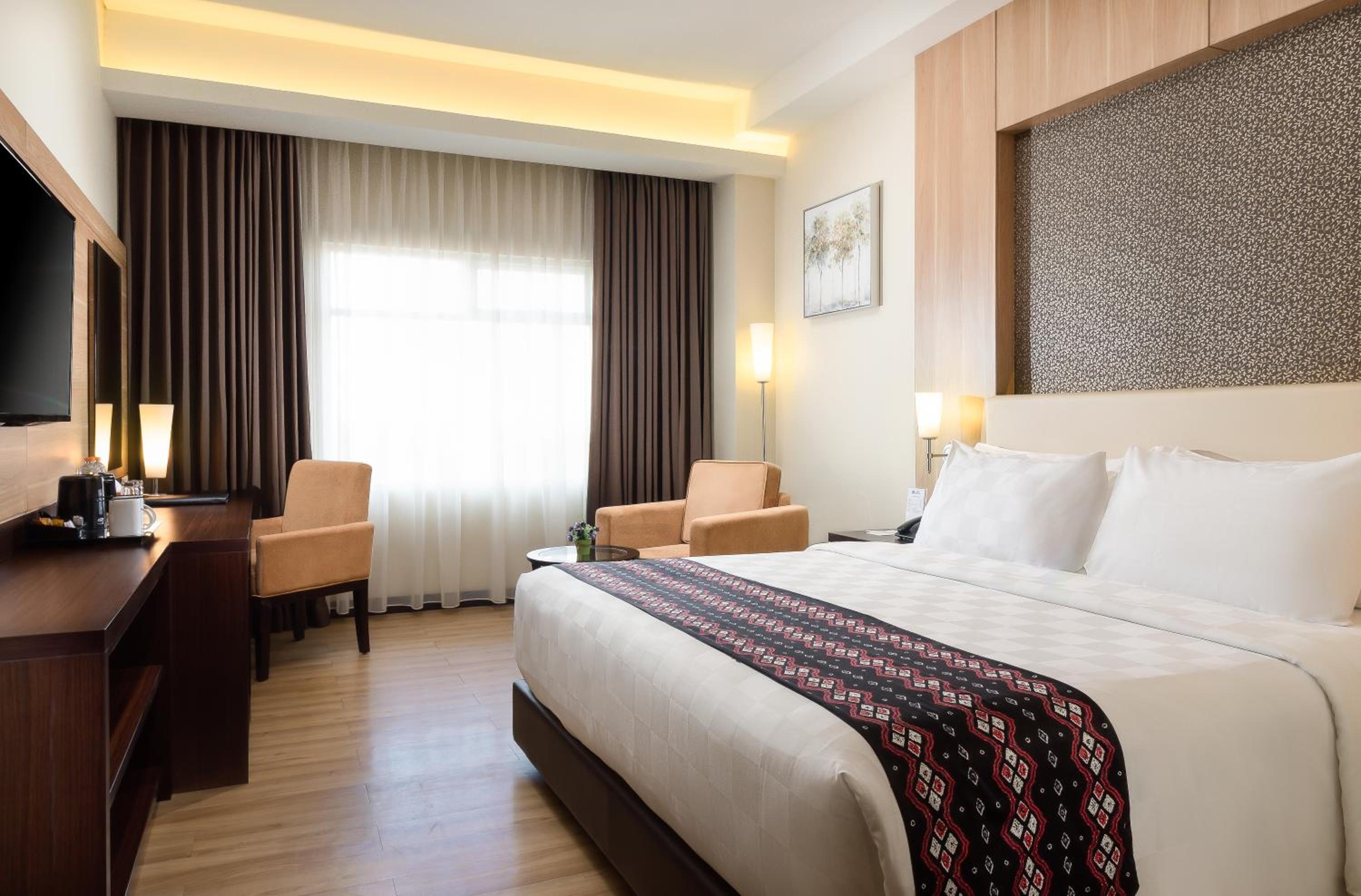 Deluxe, Twin Beds, Queen Bed