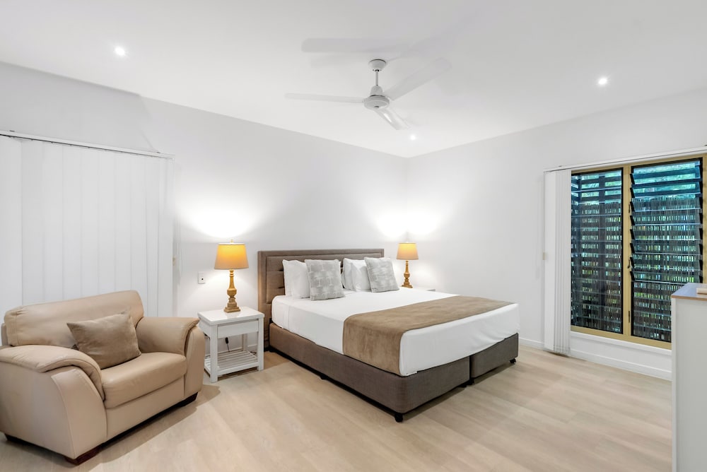 SANCTUARY PALM COVE 19/50