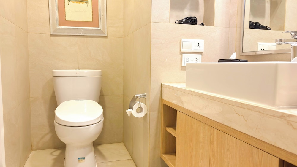 Delonix Hotel Karawang 53/55