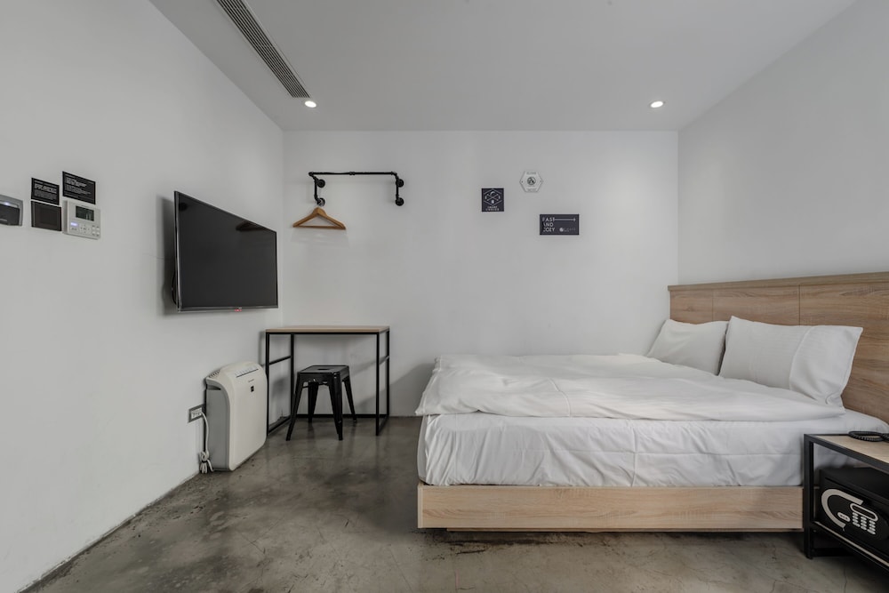 CHASE WALKER HOTEL 26/70
