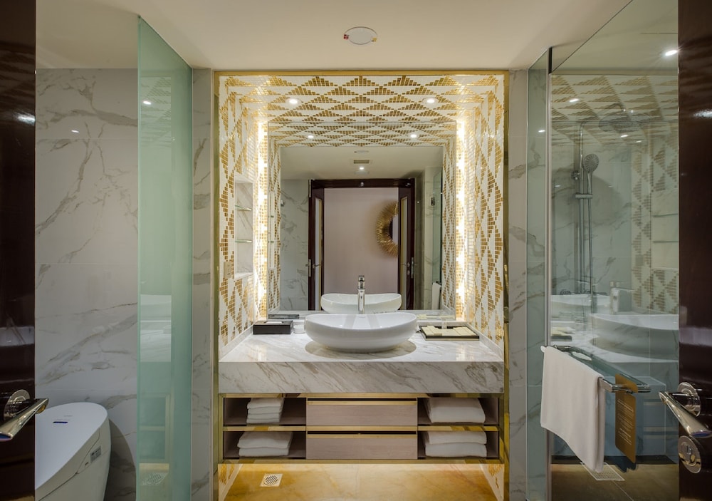NagaWorld Hotel & Entertainment Complex 49/50