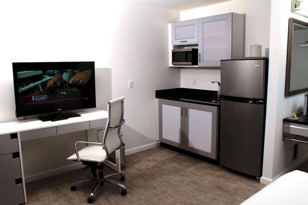 Lotus Boutique Inn Suites 38/57
