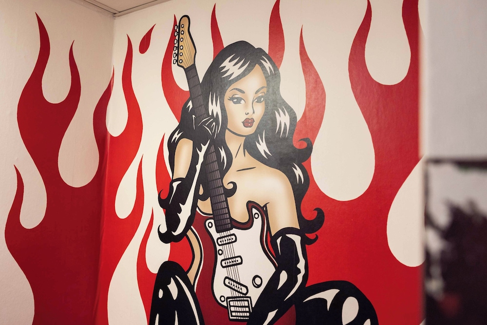 Backstage Hotel 2/49