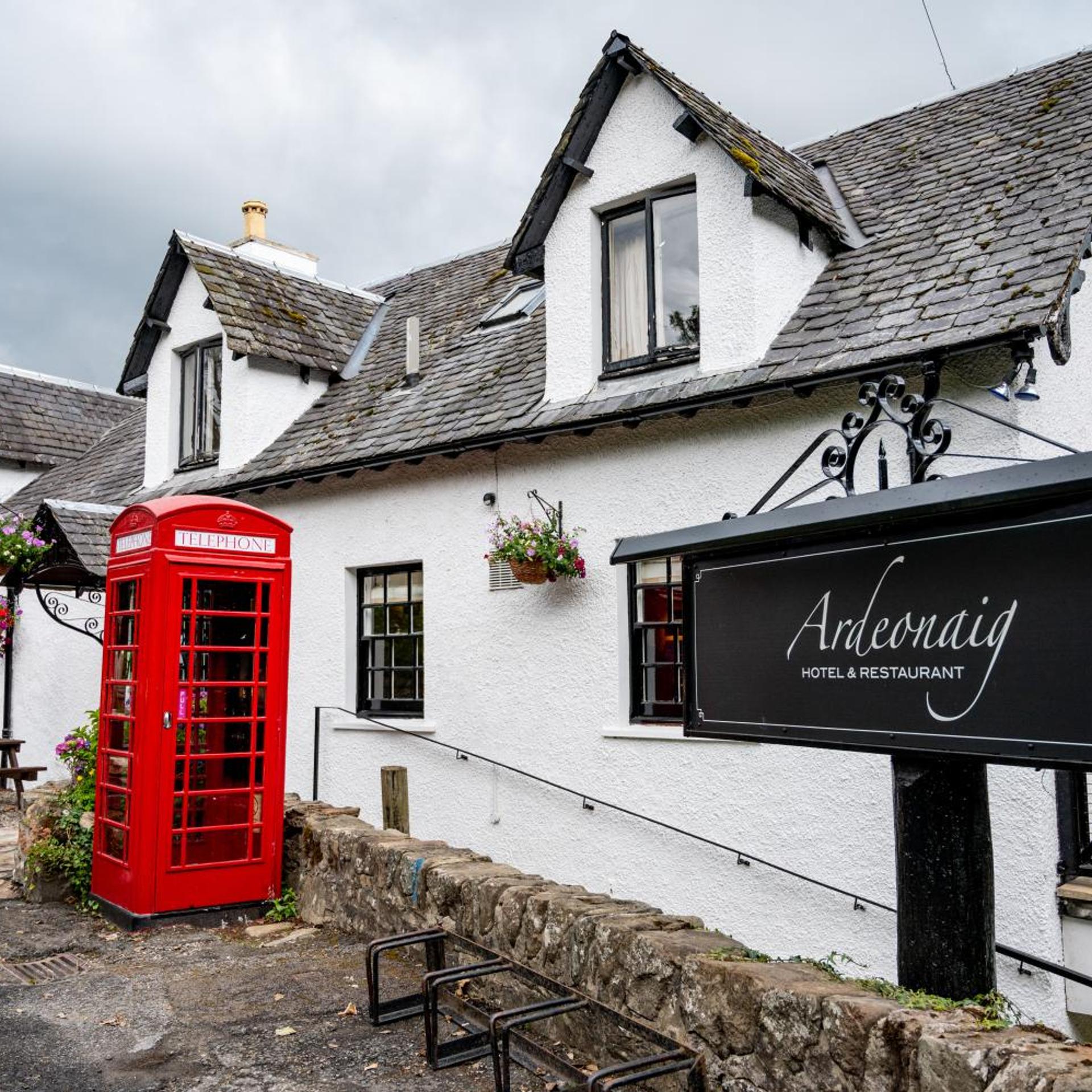 Ardeonaig Hotel 2/50