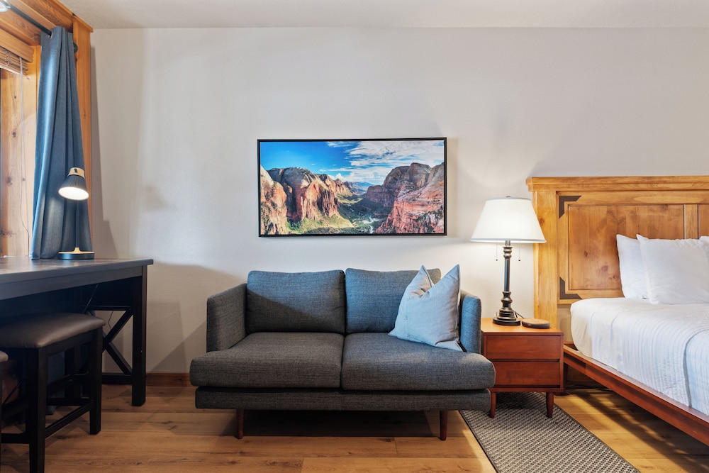 Duck Creek Village Inn 24/50