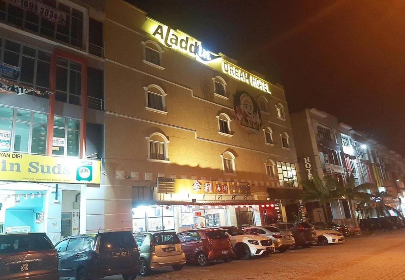 Oyo 517 Aladdin Hotel 93/99