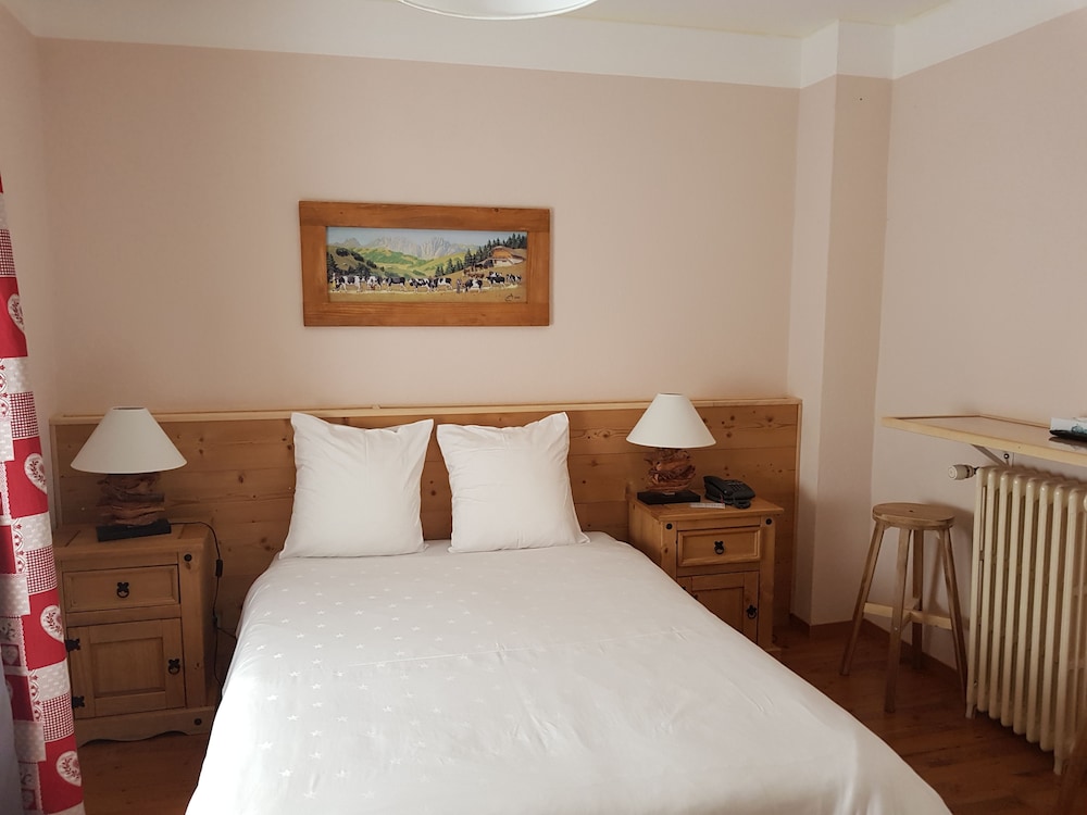ROOM, DOUBLE BED