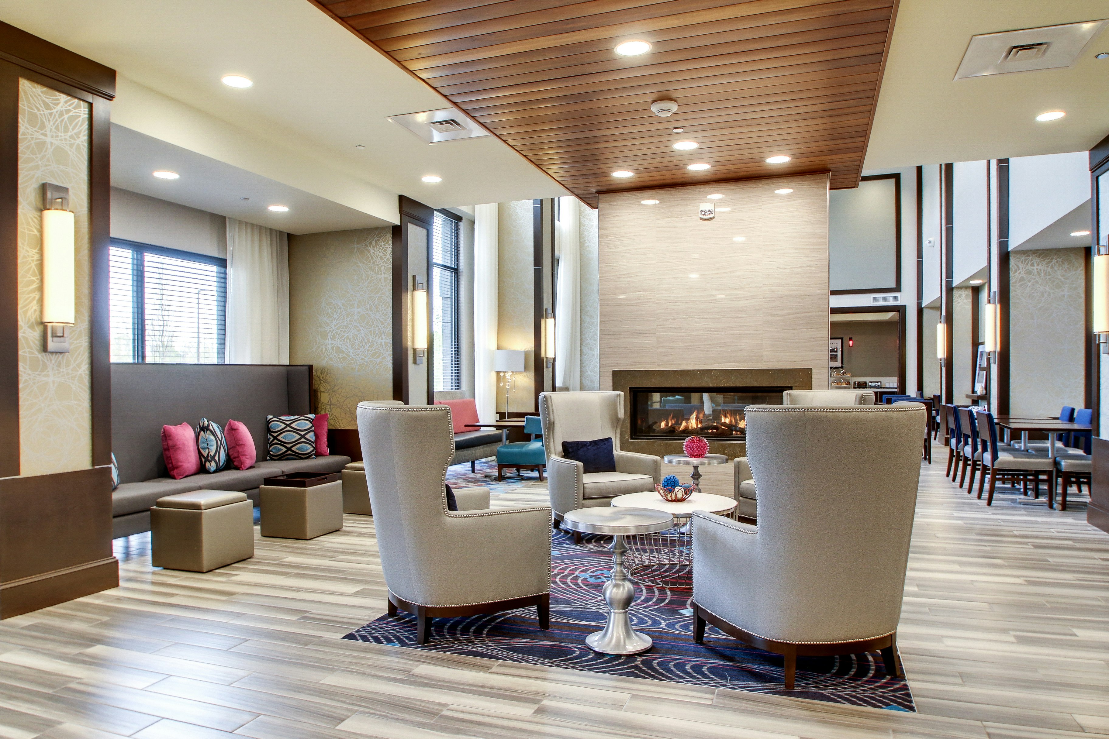 Hampton Inn Suites Greenville Airport 32/56