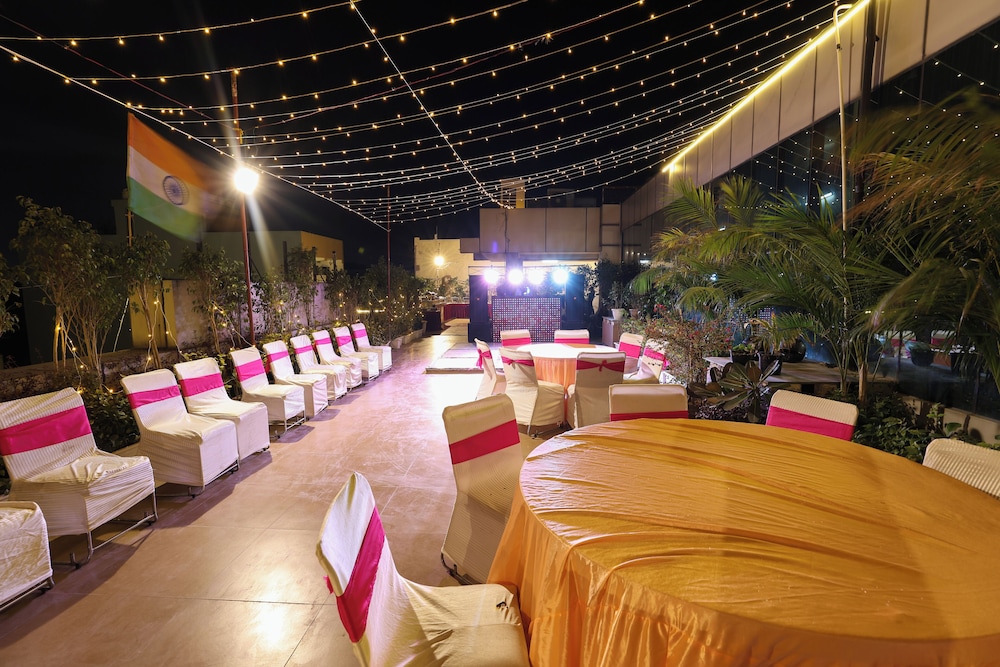 Airport Hotel Grand Delhi 28/52