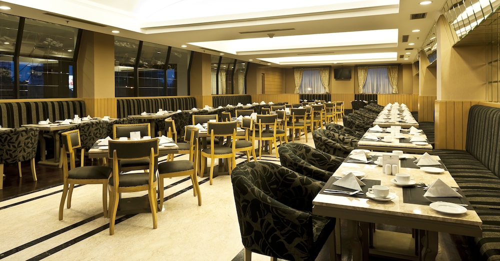 Royal Kuningan Hotel 43/60