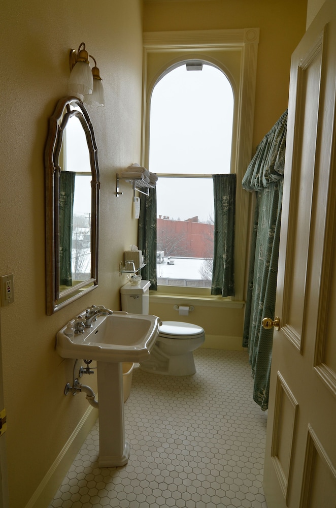 Romantic, 4 People, Queen Bed، Geiser Grand Hotel 6/6