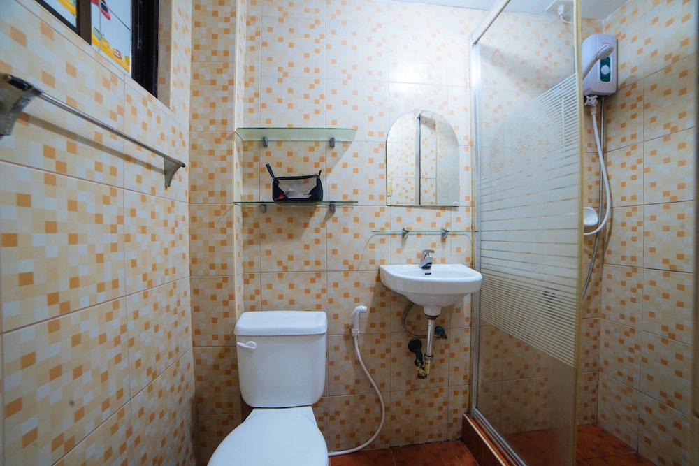 L Mansion 2 Palanan Makati City 16/18