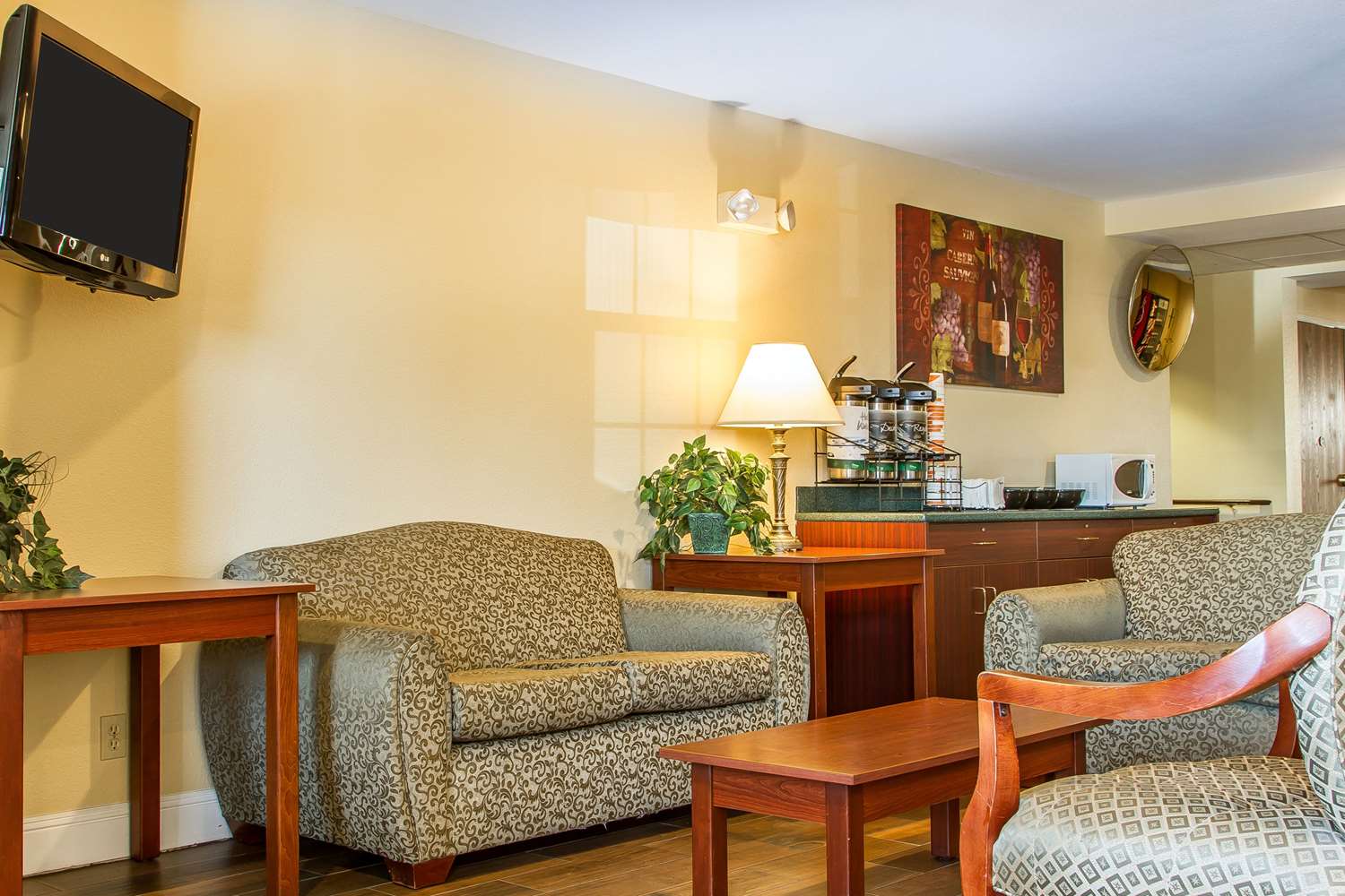 Econo Lodge Inn & Suites Santa Rosa South 12/18