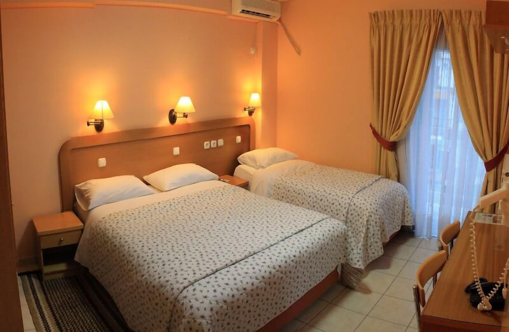 Standard, Queen Bed