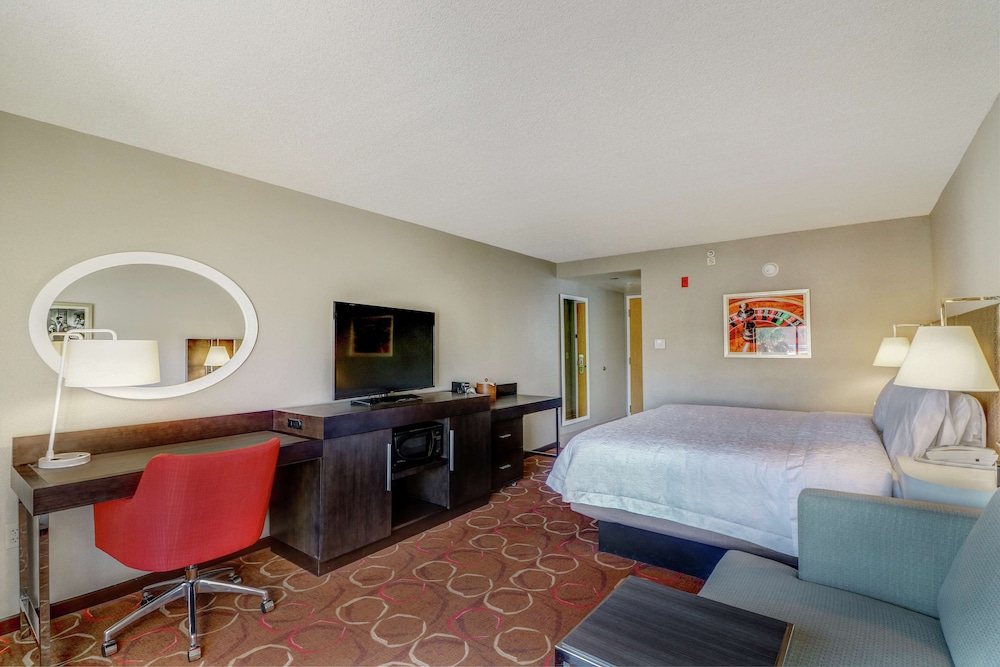 Hampton Inn Tropicana 18/30