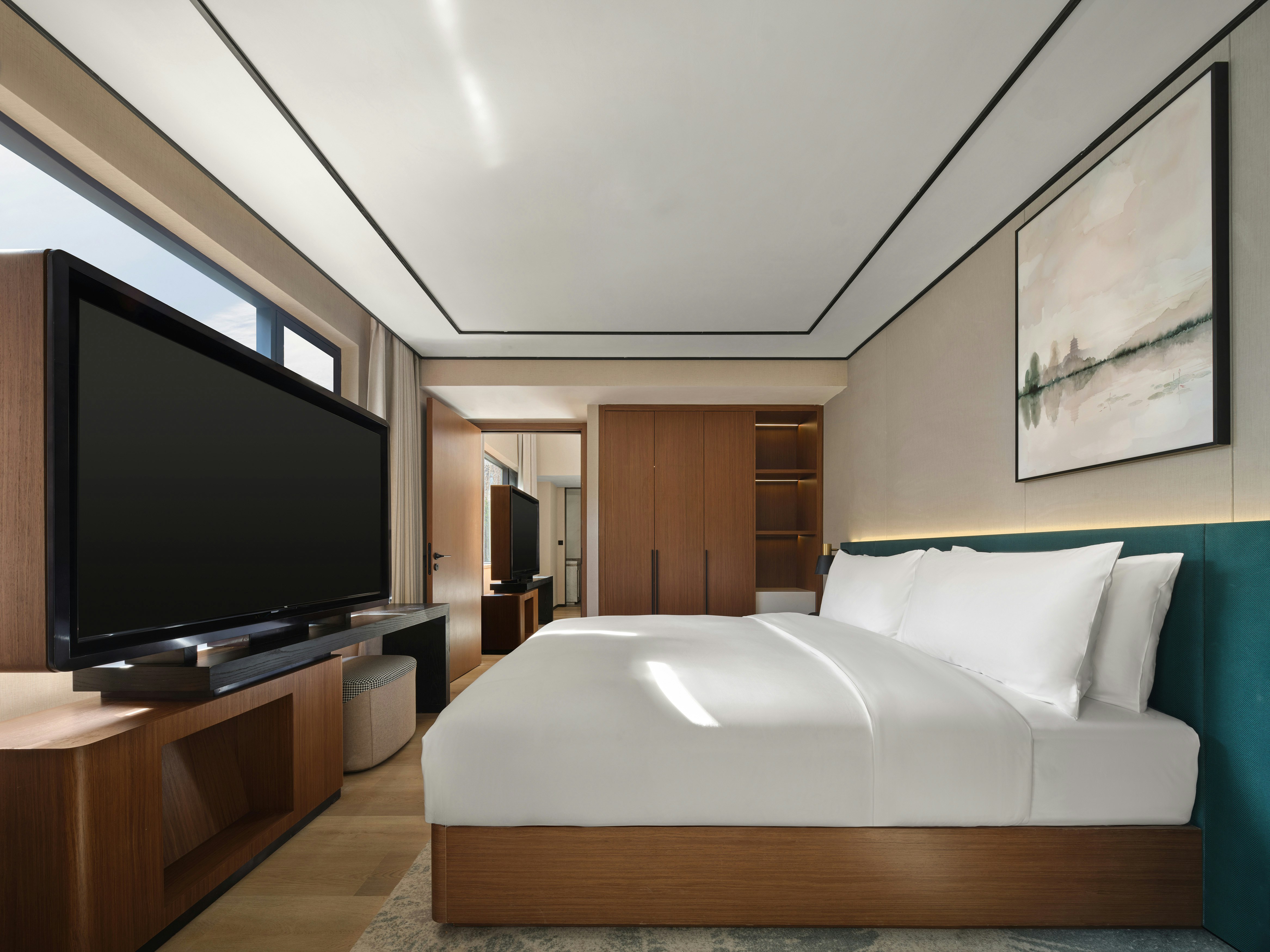 DELUXE, SUITE, KING BED